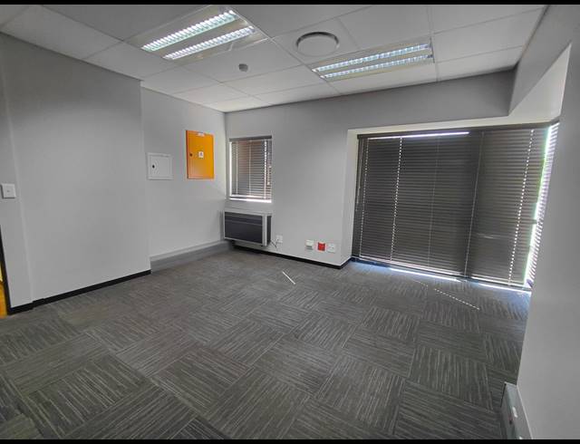 148M² OFFICE TO LET IN FOURWAYS GARDENS
